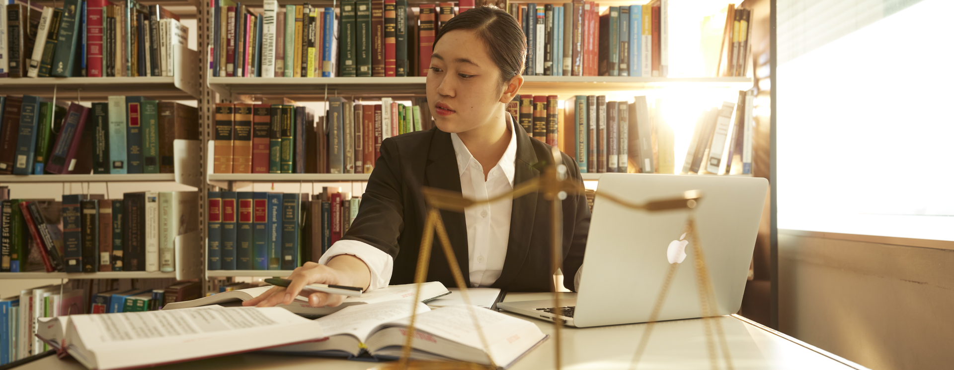 หลักสูตรนิติศาสตรมหาบัณฑิต