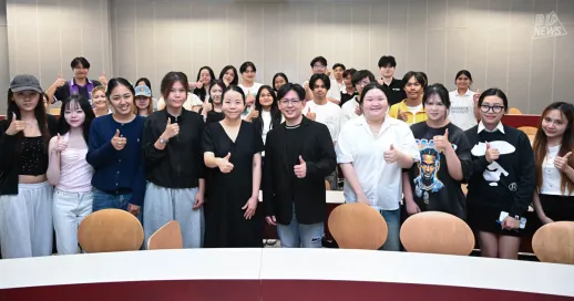 สาขาการตลาดดิจิทัล คณะบริหารธุรกิจ จัดกิจกรรมบรรยายพิเศษ "The 60-Day Glow Up: จากเด็กฝึกงานสู่คนทำงานที่โลก (และ HR) ต้องการ" โดยได้รับเกียรติจากคุณกิตติศักดิ์ เกษบุรี, Director of Corporate Strategy and Communications บริษัท JobBKK เป็นวิทยากรบรรยายให้แก่นักศึกษาชั้นปีที่ 3 เพื่อเตรียมความพร้อมนักศึกษาก้าวสู่ตลาดแรงงานอย่างมั่นใจ