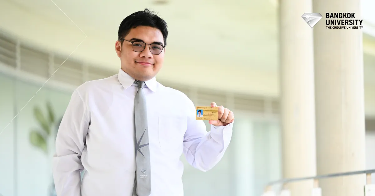 ขอแสดงความยินดีกับพสิษฐ์  จิรัฐติกาลกุลเวท นักศึกษาสาขาวิชาวิทยุกระจายเสียง วิทยุโทรทัศน์ และการผลิตสื่อสตรีมมิ่ง คณะนิเทศศาสตร์ เป็นผู้สอบผ่านและได้รับบัตรผู้ประกาศภาษาไทย (กลาง) จากสำนักงานคณะกรรมการกิจการกระจายเสียง กิจการโทรทัศน์ และกิจการโทรคมนาคมแห่งชาติ ความสำเร็จที่สะท้อนถึงความมุ่งมั่น ทักษะด้านการสื่อสาร และศักยภาพในการใช้ความรู้ความสามารถอย่างโดดเด่น อีกทั้งยังเป็นนักศึกษาที่สามารถสอบบัตรผู้ประกาศได้ตั้งแต่ยังเรียนไม่จบ แสดงให้เห็นถึงความพร้อมในการก้าวสู่เส้นทางวิชาชีพด้านสื่ออย่างมั่นคง