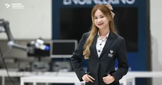 จากความสนใจด้าน Cybersecurity และประสบการณ์ในการทำงานด้านเทคโนโลยี นำมาสู่การก้าวเข้ามามีบทบาทเป็น GrandPals ขอแสดงความยินดีกับเกี๊ยวซ่า ชณัญญา สุทธิ นักศึกษาทุนเพชรในชัยพฤกษ์ 100% สาขาวิชาวิศวกรรมปัญญาประดิษฐ์และวิทยาการข้อมูล คณะวิศวกรรมศาสตร์ ได้รับคัดเลือกเป็น 1 ในตัวแทน 8 คนของประเทศไทย เพื่อทำหน้าที่เป็น GrandPals ในการใช้สื่อสังคมออนไลน์สร้างความตระหนักรู้เรื่องความปลอดภัยทางดิจิทัล และชวนผู้คนเรียนรู้วิธีรู้ทัน ป้องกัน และรับมือกับกลโกงออนไลน์ผ่านเกม Be Scam Ready ภายใต้โครงการ Scam Ready ASEAN ดำเนินการโดย ASEAN Foundation สนับสนุนโดย Google.org และดำเนินงานในประเทศไทยโดย Kenan Foundation Asia