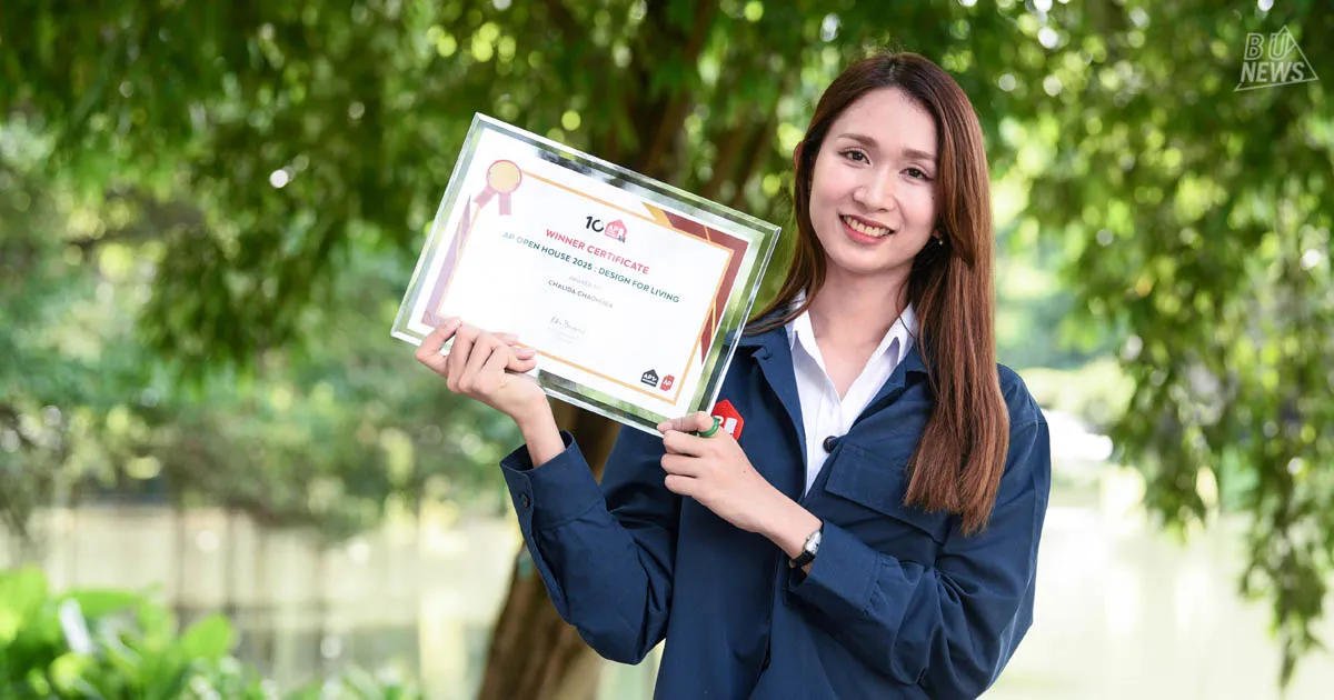 ปีใหม่ ชาลิดา ชาวเหนือ นักศึกษาสาขาการตลาดดิจิทัล คณะบริหารธุรกิจ สร้างชื่อให้มหาวิทยาลัยด้วยการคว้ารางวัลชนะเลิศจากการแข่งขันในโครงการฝึกงาน "Design For Living" ของบริษัท AP Thai และได้รับโอกาสพิเศษเป็น 1 ใน 2 คนที่ได้บินไปดูงานด้าน ESG ที่ประเทศญี่ปุ่น ความสำเร็จครั้งนี้ไม่ใช่เรื่องง่าย เมื่อต้องแข่งขันกับนักศึกษาจากมหาวิทยาลัยชั้นนำทั่วประเทศในโครงการฝึกงานที่ถือเป็นหนึ่งในโครงการที่มีชื่อเสียงและเป็นที่ต้องการของนักศึกษามากที่สุดแห่งหนึ่ง