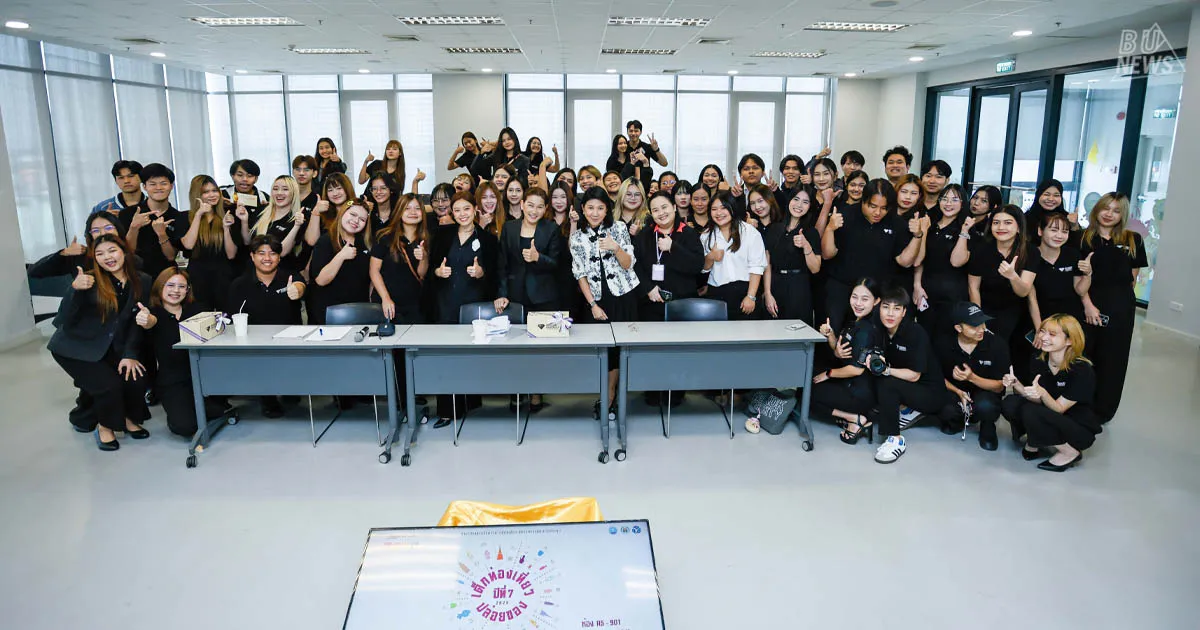 คณะมนุษยศาสตร์และการจัดการการท่องเที่ยว ดำเนินโครงการบริการวิชาการ “Designing Pathum Thani for Sustainable Creative Festival: Driving SDGs into Action” เพื่อส่งเสริมการเรียนรู้เชิงพื้นที่ของนักศึกษาและสนับสนุนการขับเคลื่อนจังหวัดปทุมธานีสู่เมืองสร้างสรรค์ที่ยั่งยืน โดยได้รับเกียรติจาก สำนักงานการท่องเที่ยวและกีฬาจังหวัดปทุมธานี มามอบ “โจทย์จริง” ให้แก่นักศึกษาในการออกแบบเทศกาลที่สามารถเชื่อมโยงกับเป้าหมายการพัฒนาที่ยั่งยืน (SDGs)