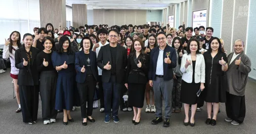 คณะนิเทศศาสตร์ ได้รับความร่วมมือจากกระทรวงอุดมศึกษา วิทยาศาสตร์ วิจัยและนวัตกรรม (อว.) และบริษัท พีทีที โกลบอล เคมิคอล จำกัด (มหาชน)(PTT GC) มามอบโจทย์การประกวด “Creative Corporate Communication Campaign 2026: ทุนมนุษย์สร้างอนาคตไทย” ให้กับนักศึกษาสาขาวิชาการสื่อสารและสื่อใหม่ เพื่อเปิดโอกาสให้นักศึกษาได้นำทักษะด้านการสื่อสารมาวิเคราะห์โจทย์จริงระดับประเทศ และพัฒนาแผนการสื่อสารองค์การอย่างสร้างสรรค์และเป็นระบบ